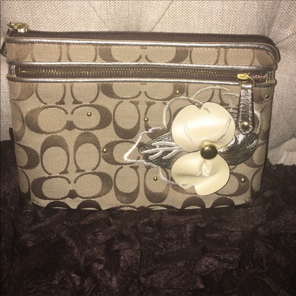 Coach Handbags - Coach purse / pouch
